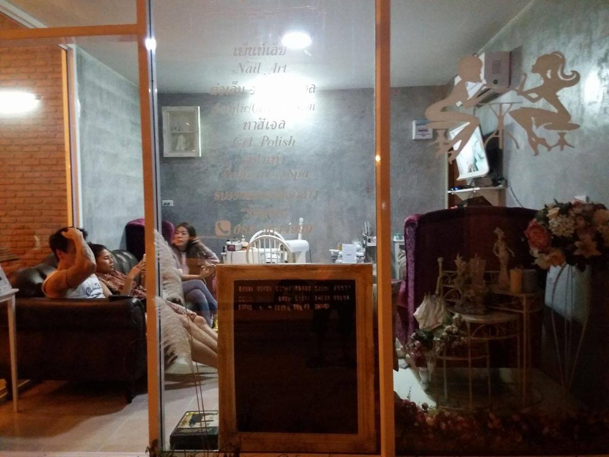 פרה נאקון סי איוטאיה Pk Hostel מראה חיצוני תמונה