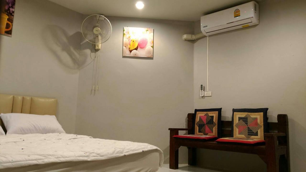 פרה נאקון סי איוטאיה Pk Hostel מראה חיצוני תמונה