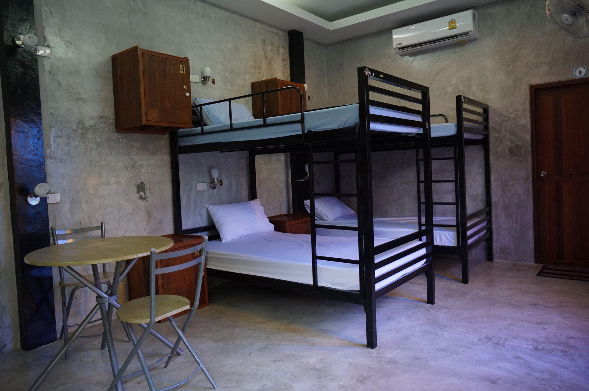 פרה נאקון סי איוטאיה Pk Hostel מראה חיצוני תמונה